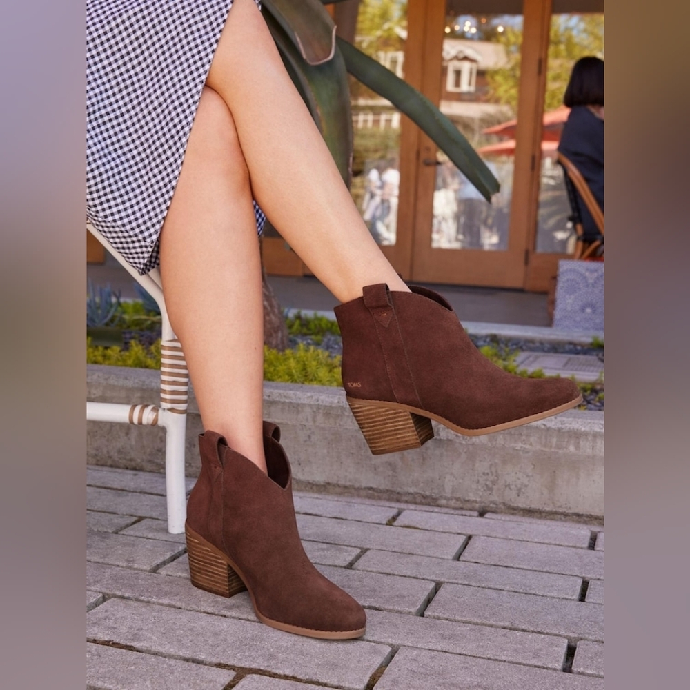 NWT Toms Constance Chestnut Suede Boots